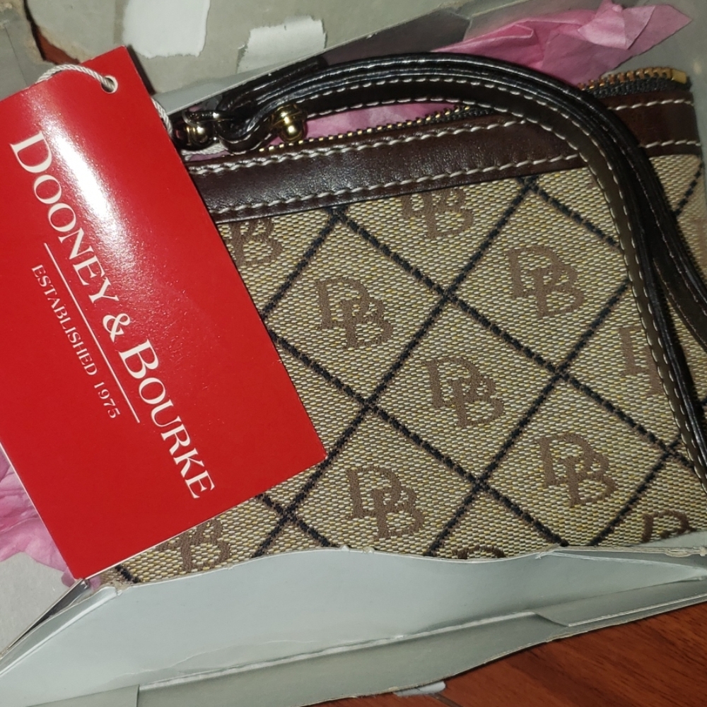 DOONEY & BOURKE WRISTLET WALLET NWT
